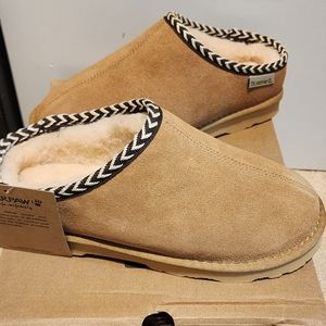 NIB Bearpaw womens slippers Tan size 7